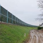 Begrünte Lärmschutzwand auf einem Erdwall - RAU