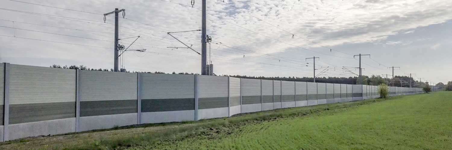 Lärmschutzwand NoiseGuardGreen von RAU an Bahnlinie